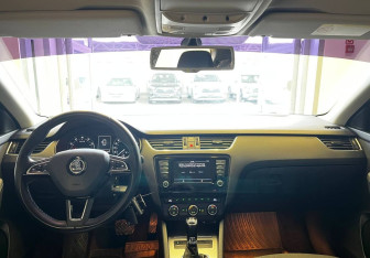 Подержанный автомобиль Skoda Octavia Wagon 2013 года (10 фото)