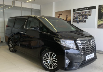 Подержанный автомобиль Toyota Alphard 2017 года (3 фото)