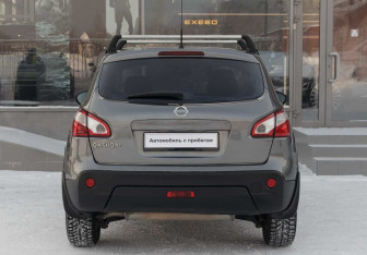 Подержанный автомобиль Nissan Qashqai 2012 года (6 фото)