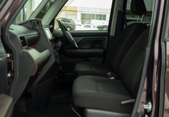 Подержанный автомобиль Toyota Tank 2019 года (21 фото)