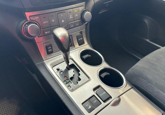 Подержанный автомобиль Toyota Highlander 2013 года (13 фото)