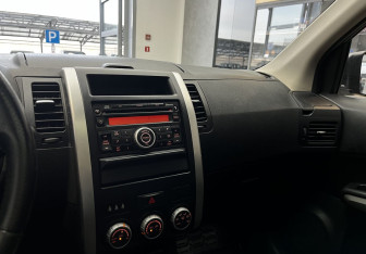 Подержанный автомобиль Nissan X-Trail 2012 года (13 фото)