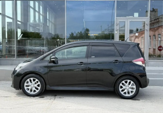 Подержанный автомобиль Toyota Ractis 2014 года (8 фото)