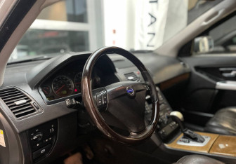 Подержанный автомобиль Volvo XC90 2004 года (7 фото)