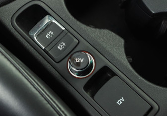 Подержанный автомобиль Audi Q3 2012 года (16 фото)