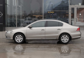 Подержанный автомобиль Volkswagen Passat Sedan 2012 года (8 фото)
