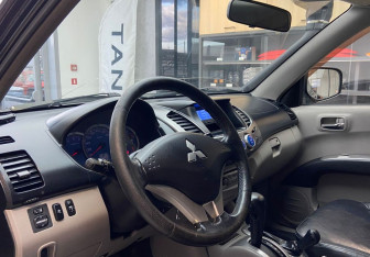 Подержанный автомобиль Mitsubishi L200 2007 года (9 фото)