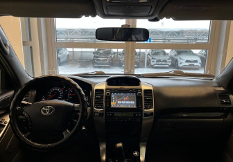 Подержанный автомобиль Toyota Land Cruiser Prado 2008 года (11 фото)