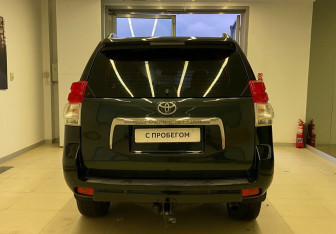 Подержанный автомобиль Toyota Land Cruiser Prado 2010 года (6 фото)