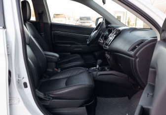 Подержанный автомобиль Mitsubishi ASX 2014 года (22 фото)