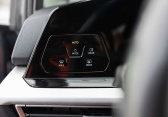 Подержанный автомобиль Volkswagen Golf Hatchback 2021 года (14 фото)