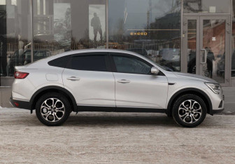 Подержанный автомобиль Renault Arkana 2021 года (4 фото)