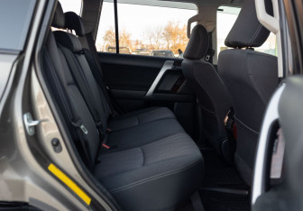 Подержанный автомобиль Toyota Land Cruiser Prado 2017 года (21 фото)