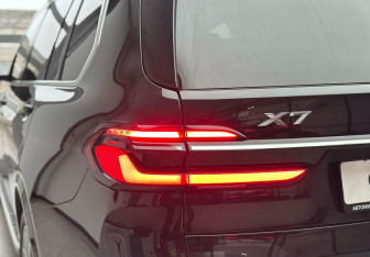 Подержанный автомобиль BMW X7 2023 года (20 фото)