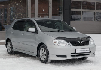 Подержанный автомобиль Toyota Corolla Hatchback 2001 года (3 фото)