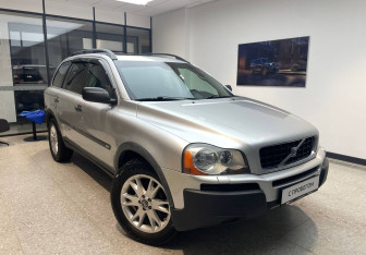 Подержанный автомобиль Volvo XC90 2004 года (3 фото)