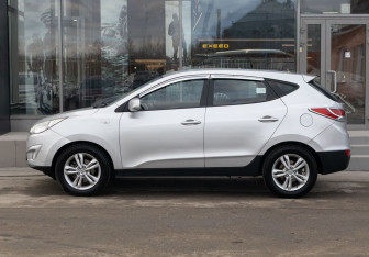 Подержанный автомобиль Hyundai Tucson 2010 года (8 фото)