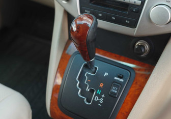 Подержанный автомобиль Toyota Harrier 2004 года (15 фото)