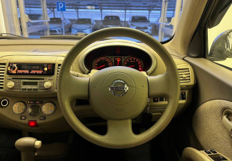 Подержанный автомобиль Nissan March Hatchback 2005 года (10 фото)