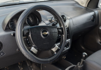 Подержанный автомобиль Chevrolet Aveo Hatchback 2006 года (11 фото)