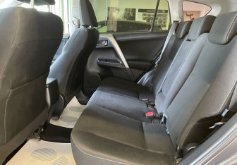Подержанный автомобиль Toyota RAV4 2013 года (9 фото)