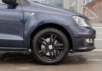 Подержанный автомобиль Volkswagen Polo Sedan 2017 года (9 фото)