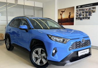 Подержанный автомобиль Toyota RAV4 2021 года (3 фото)