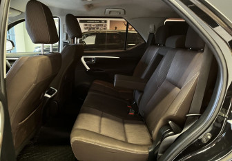 Подержанный автомобиль Toyota Fortuner 2017 года (13 фото)