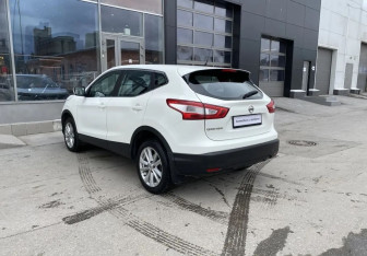 Подержанный автомобиль Nissan Qashqai 2014 года (9 фото)