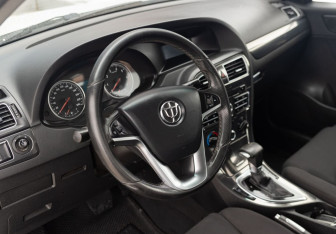 Подержанный автомобиль Brilliance V5 2014 года (11 фото)