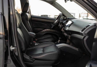 Подержанный автомобиль Mitsubishi Outlander 2007 года (19 фото)