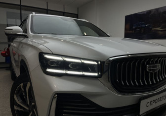 Подержанный автомобиль Geely Monjaro 2023 года (4 фото)
