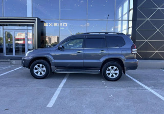 Подержанный автомобиль Toyota Land Cruiser Prado 2007 года (8 фото)