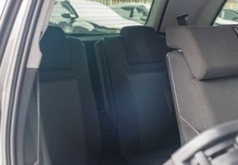 Подержанный автомобиль Opel Zafira Compactvan 2011 года (17 фото)