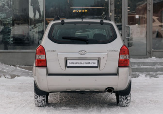 Подержанный автомобиль Hyundai Tucson 2007 года (6 фото)