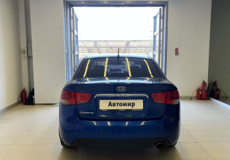 Подержанный автомобиль Kia Cerato Sedan 2010 года (5 фото)