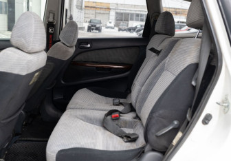 Подержанный автомобиль Honda Stream 2001 года (18 фото)