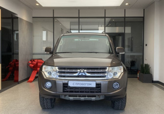 Подержанный автомобиль Mitsubishi Pajero 2012 года (2 фото)