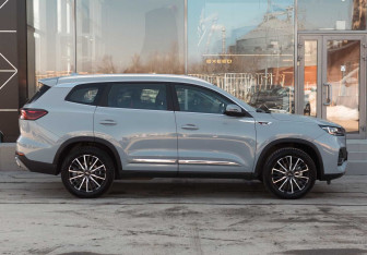 Подержанный автомобиль Chery Tiggo 8 Pro Max 2024 года (4 фото)