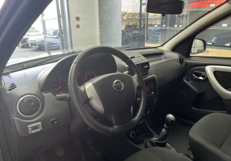 Подержанный автомобиль Nissan Terrano 2015 года (7 фото)