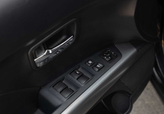 Подержанный автомобиль Mitsubishi Outlander 2008 года (16 фото)