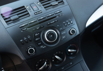 Подержанный автомобиль Mazda 3 Sedan 2013 года (14 фото)