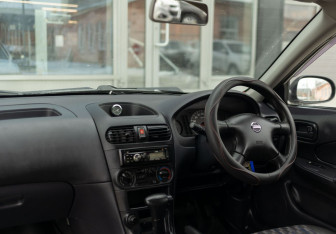 Подержанный автомобиль Nissan AD 2003 года (10 фото)