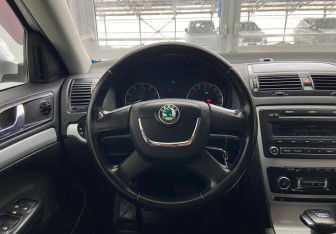 Подержанный автомобиль Skoda Octavia Liftback 2009 года (11 фото)