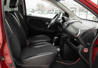 Подержанный автомобиль Nissan Note 2013 года (19 фото)