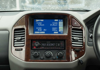 Подержанный автомобиль Mitsubishi Pajero 2003 года (13 фото)