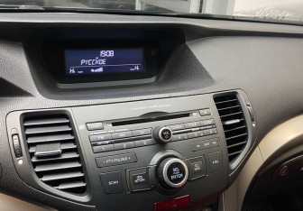 Подержанный автомобиль Honda Accord Sedan 2010 года (8 фото)