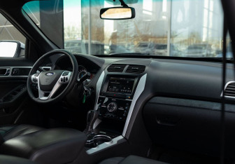 Подержанный автомобиль Ford Explorer 2014 года (10 фото)