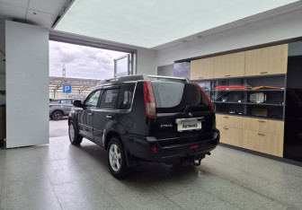 Подержанный автомобиль Nissan X-Trail 2006 года (6 фото)