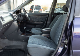 Подержанный автомобиль Toyota Carina Sedan 1998 года (18 фото)